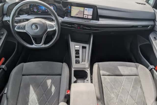 Volkswagen Golf (2021) thumbnail 2