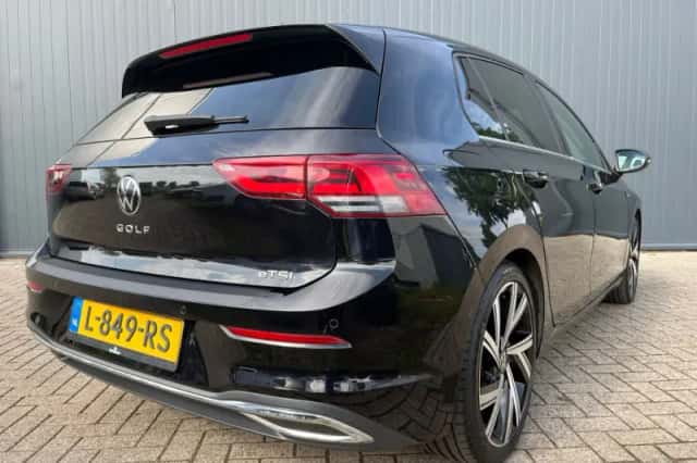 Volkswagen Golf (2021) thumbnail 3