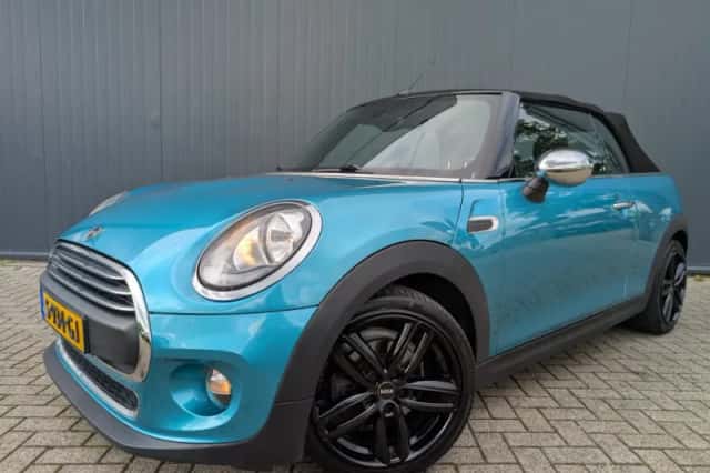 MINI Cooper (2017) thumbnail 2