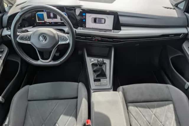Volkswagen Golf (2021) thumbnail 2