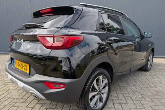 Kia Stonic (2022) thumbnail 4