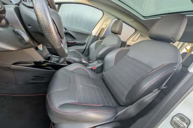 Peugeot 2008 (2018) thumbnail 5
