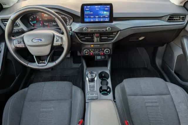 Ford Focus (2021) thumbnail 2