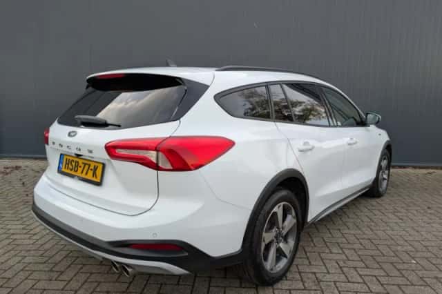 Ford Focus (2021) thumbnail 4