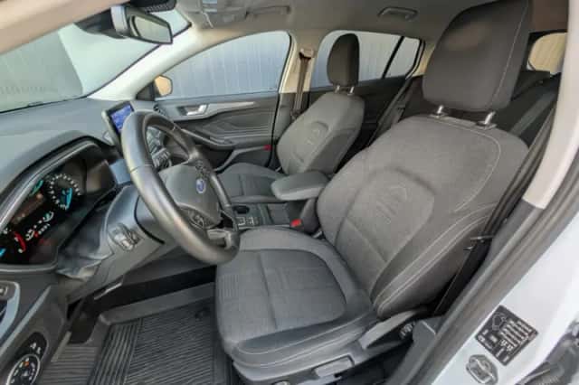 Ford Focus (2021) thumbnail 5