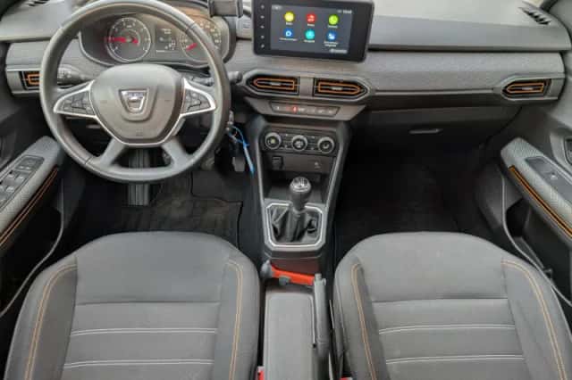 Dacia Sandero Stepway (2021) thumbnail 2