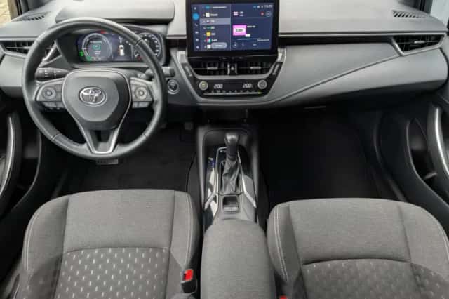 Toyota Corolla (2023) thumbnail 2