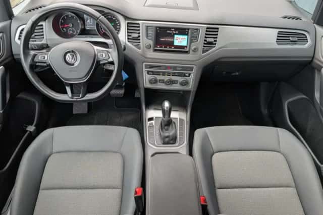 Volkswagen Golf Sportsvan (2016) thumbnail 2