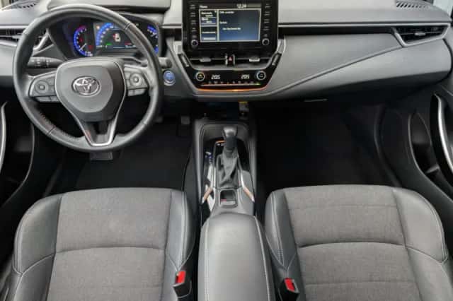 Toyota Corolla (2021) thumbnail 2