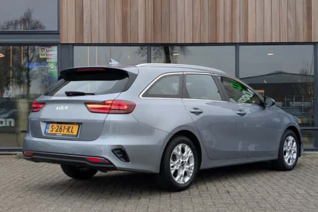 Kia Ceed Sportswagon (2023) thumbnail 2