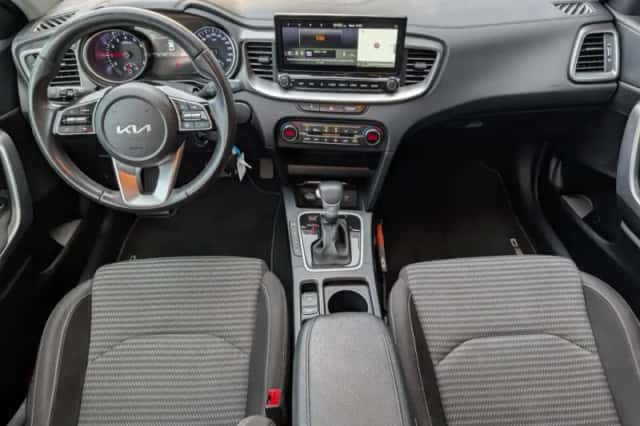 Kia Ceed Sportswagon (2023) thumbnail 4