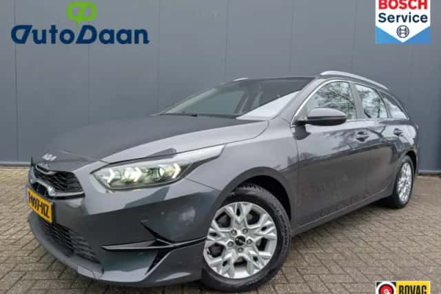 Kia Ceed Sportswagon (2023) thumbnail 1