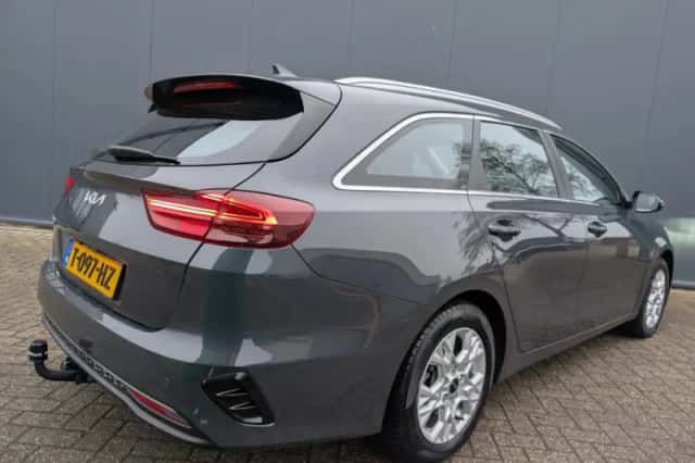 Kia Ceed Sportswagon (2023) thumbnail 4