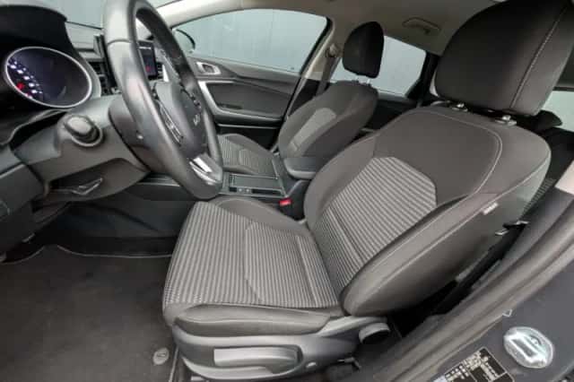 Kia Ceed Sportswagon (2023) thumbnail 5