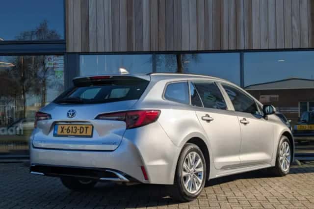 Toyota Corolla (2023) thumbnail 2