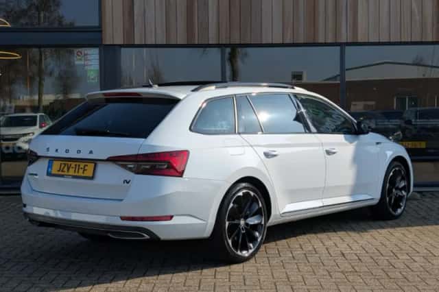 Škoda Superb (2022) thumbnail 2