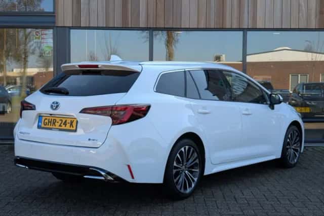 Toyota Corolla (2024) thumbnail 2