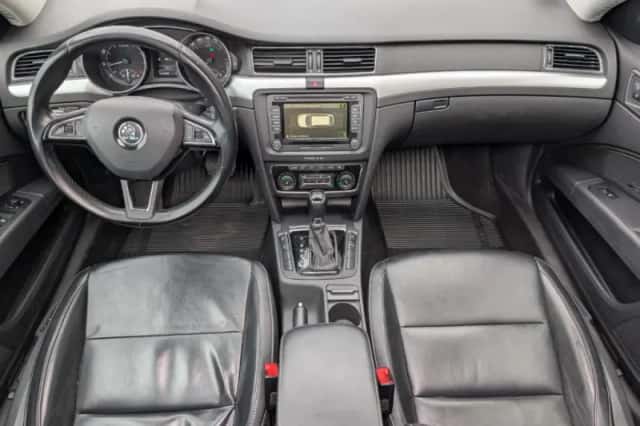 Škoda Superb (2015) thumbnail 4