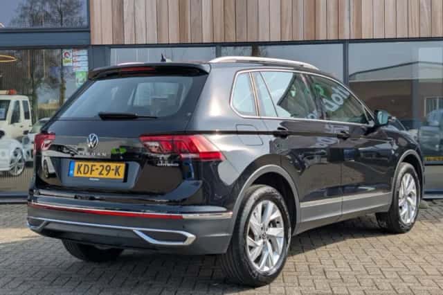 Volkswagen Tiguan (2022) thumbnail 2