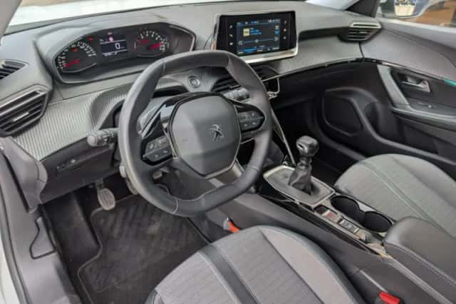 Peugeot 2008 (2022) thumbnail 4