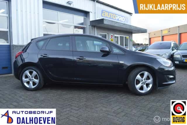 Opel Astra (2015) thumbnail 2
