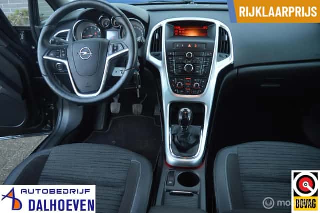 Opel Astra (2015) thumbnail 3
