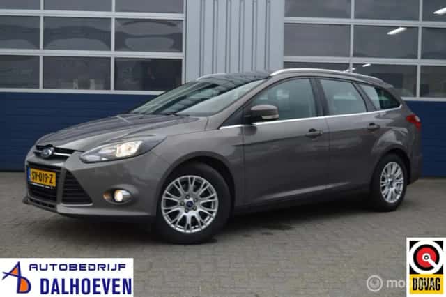 Ford Focus (2012) thumbnail 3