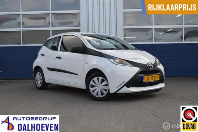 Toyota Aygo (2016) thumbnail 1