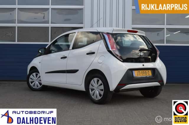 Toyota Aygo (2016) thumbnail 5