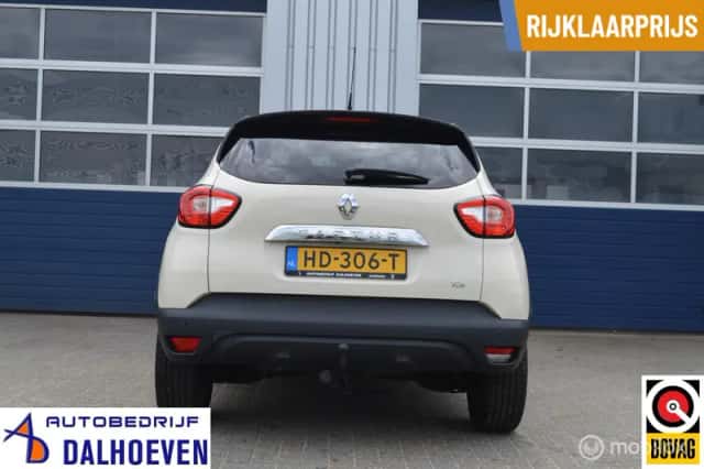 Renault Captur (2015) thumbnail 2