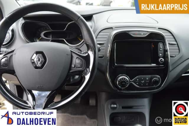 Renault Captur (2015) thumbnail 3