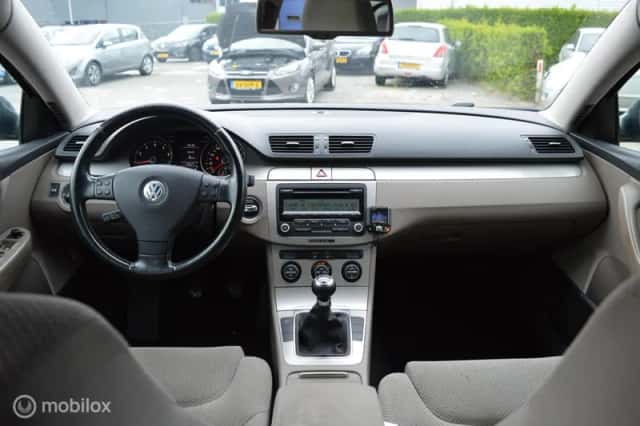 Volkswagen Passat (2009) thumbnail 4