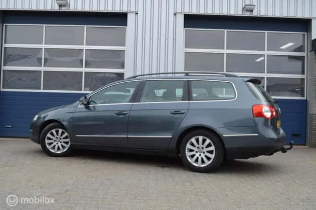 Volkswagen Passat (2009) thumbnail 5