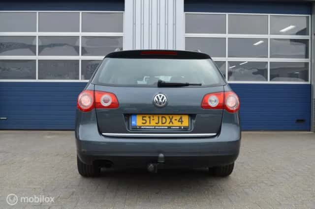 Volkswagen Passat (2009) thumbnail 6