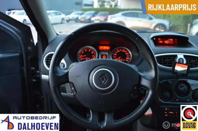 Renault Clio (2011) thumbnail 4