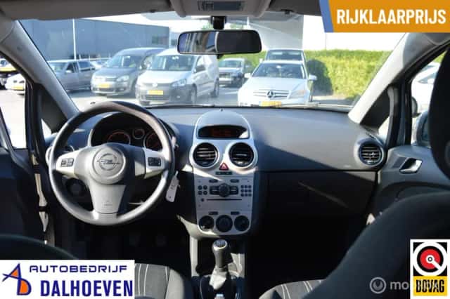 Opel Corsa (2007) thumbnail 4