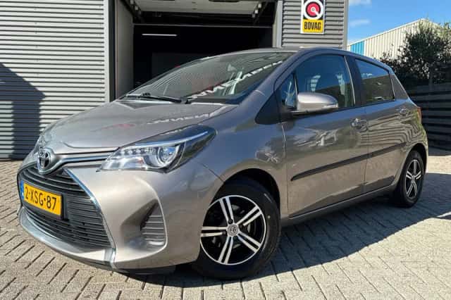 Toyota Yaris (2014) thumbnail 2