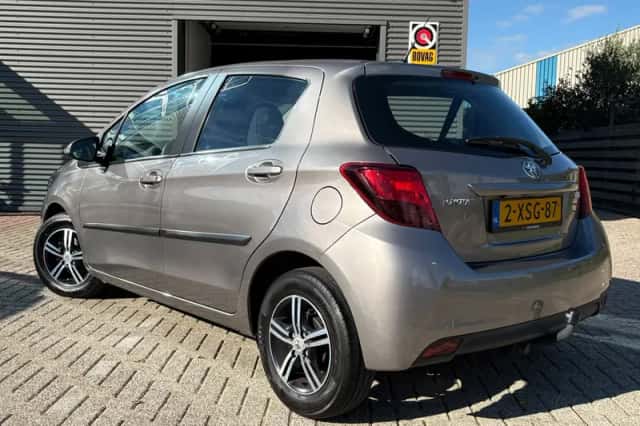 Toyota Yaris (2014) thumbnail 3