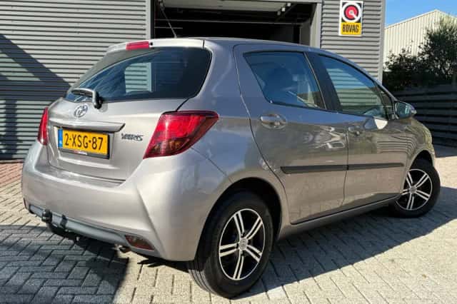 Toyota Yaris (2014) thumbnail 4