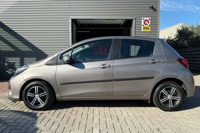 Toyota Yaris (2014) thumbnail 6