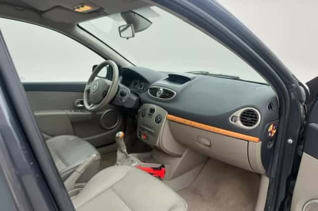 Renault Clio (2007) thumbnail 2
