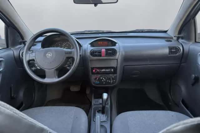 Opel Corsa (2002) thumbnail 2
