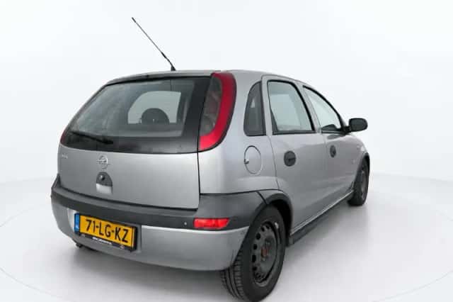 Opel Corsa (2002) thumbnail 3