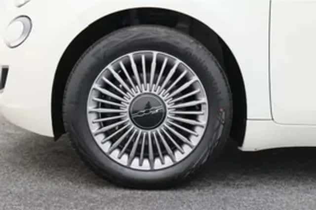 Fiat 500e (2023) thumbnail 4