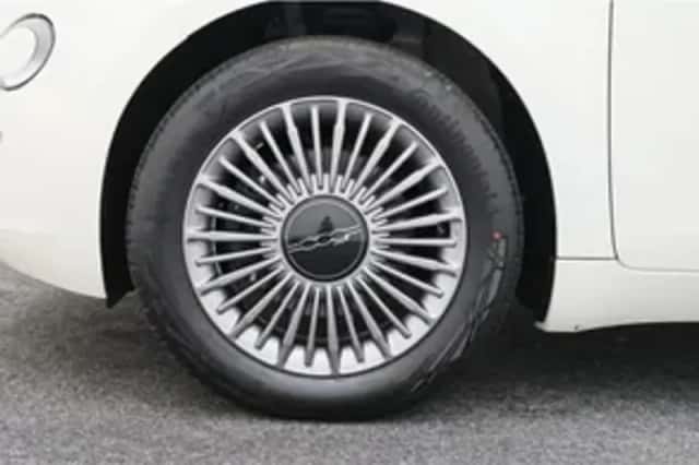 Fiat 500e (2023) thumbnail 4