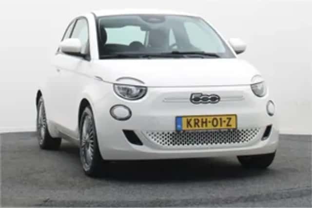 Fiat 500e (2023) thumbnail 2