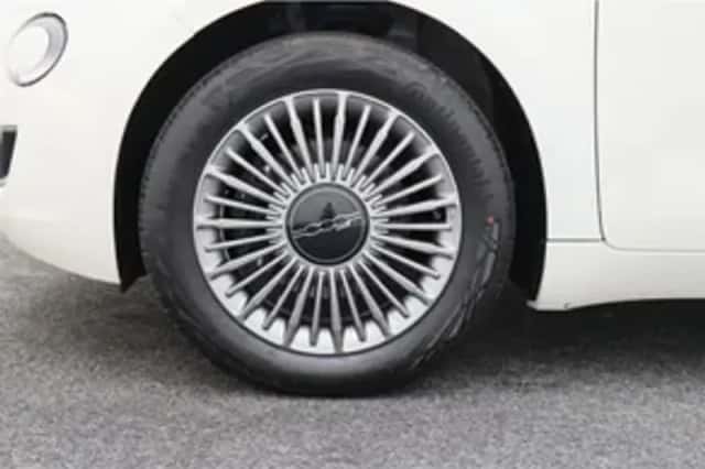 Fiat 500e (2023) thumbnail 3