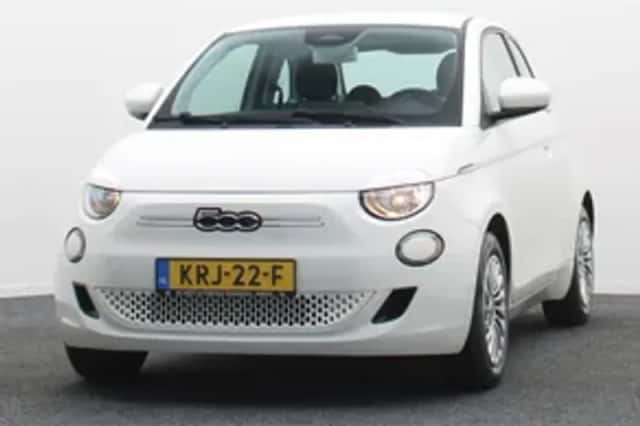Fiat 500e (2023) thumbnail 3
