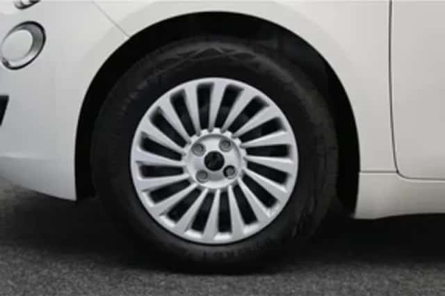 Fiat 500e (2023) thumbnail 4