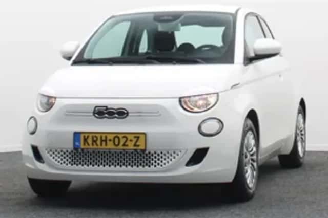 Fiat 500e (2023) thumbnail 2